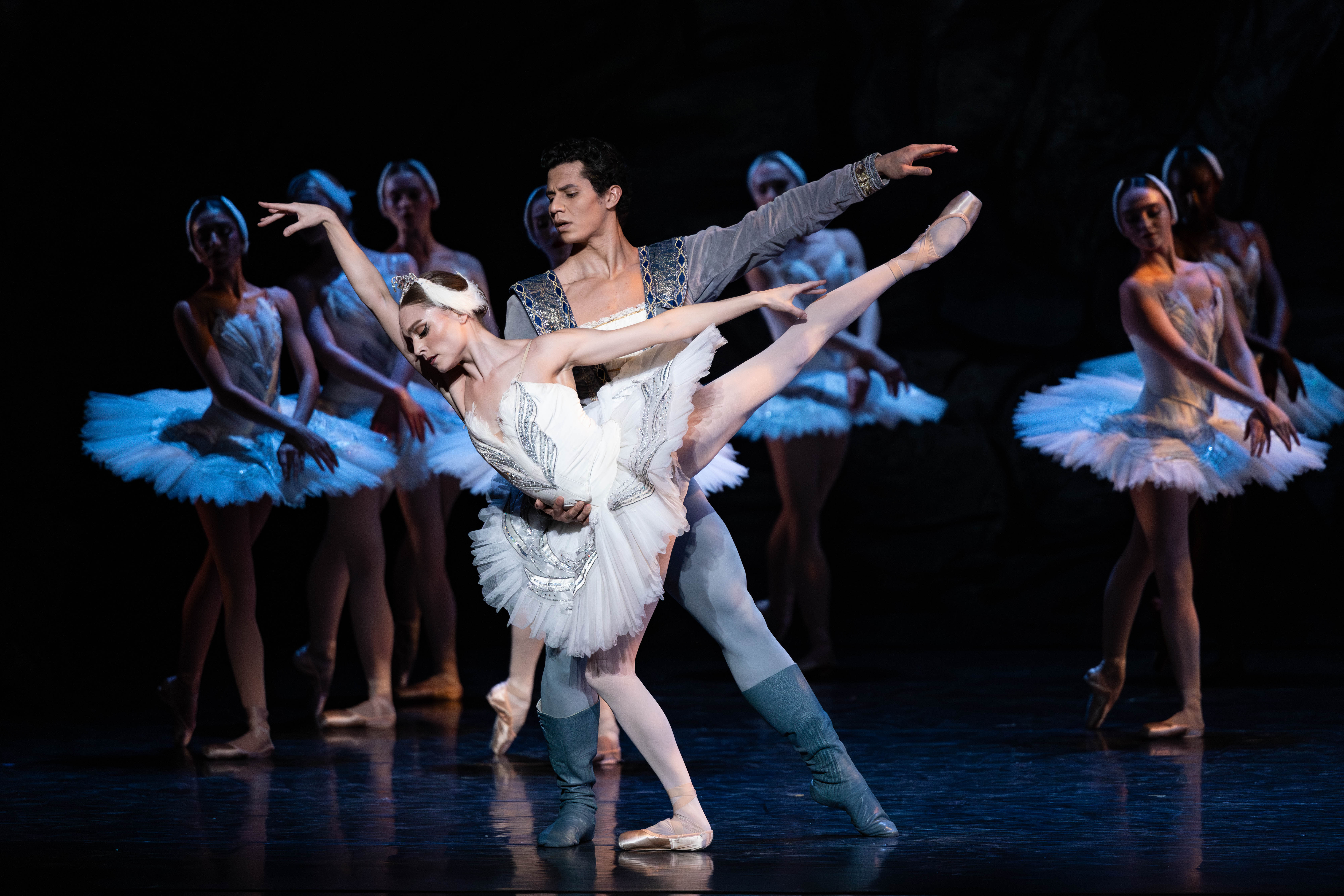 Principal Artists Amy Potter and Hadriel Diniz Premiere the Leading Roles in Swan Lake